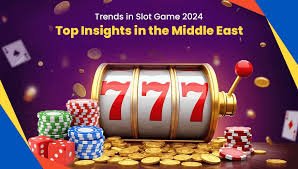 shwe khit ဂိမ်းလော်ဘီတွင် Mobile APP ဖြင့် Slots ကစားနေသောမြင်ကွင်း